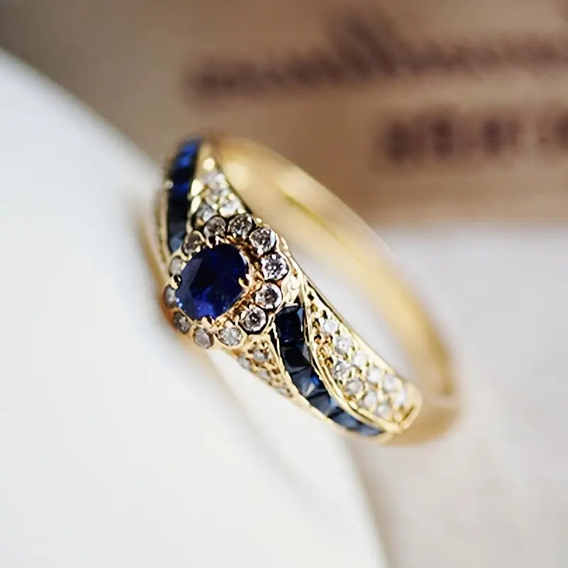 Złoty pierścionek Avelisse Moraziel