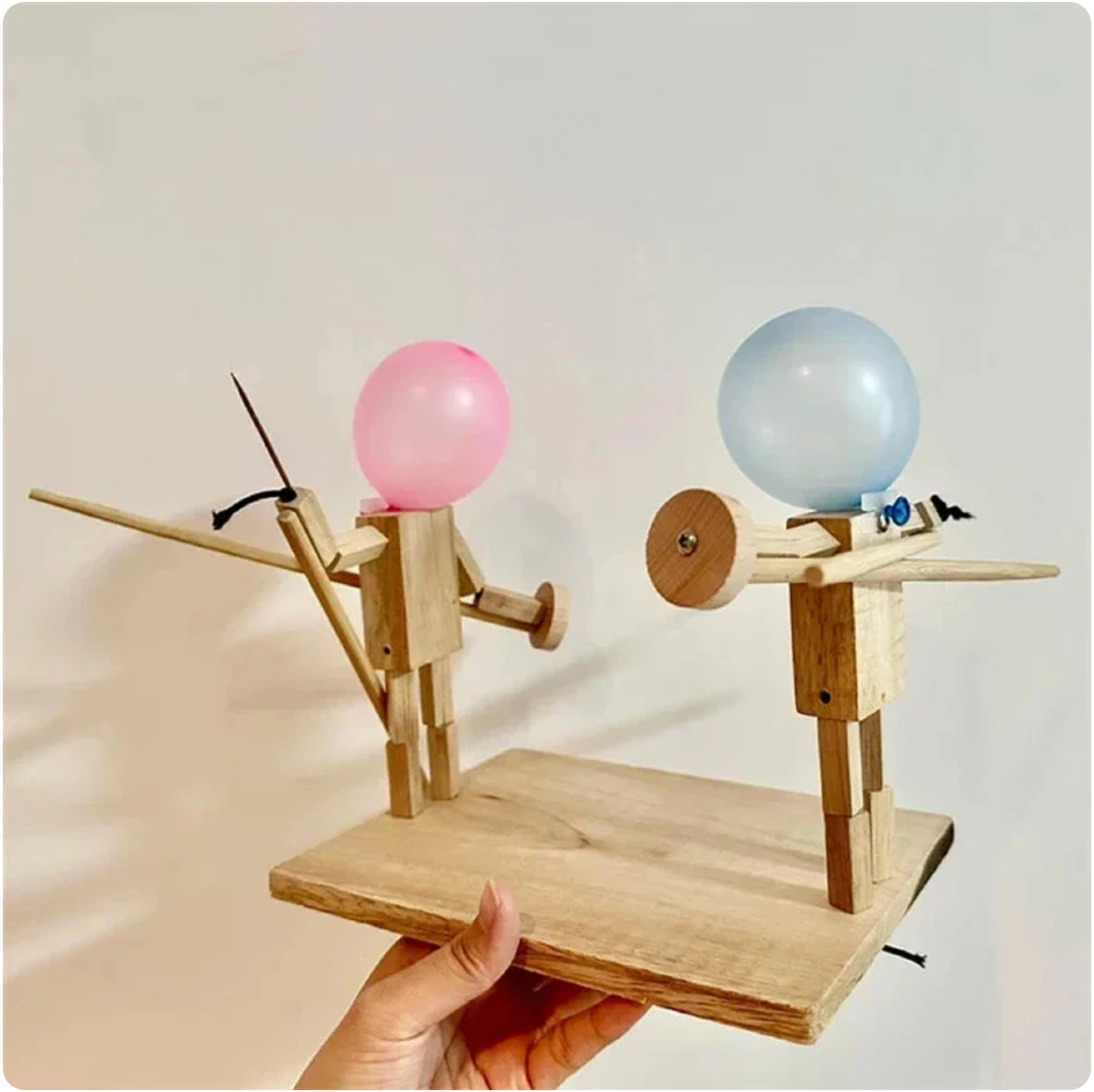 Drewniane kukiełki ogrodzeniowe